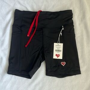New with tags Heartbreak Sorel 5” Shorts with pockets, Small